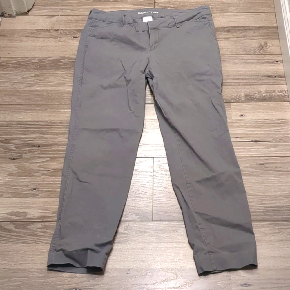 Old Navy Women's Pixie Chino Pants, Size 6, Grey
